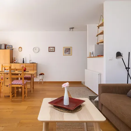 Modern With Terrace 4 Min Walk To The