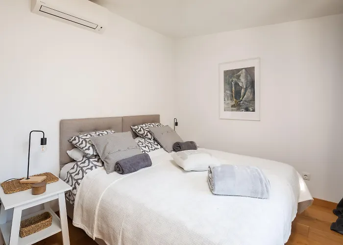 Apartmán Modern With Terrace 4 Min Walk To The