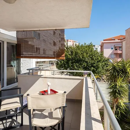 Modern With Terrace 4 Min Walk To The Apartment Split