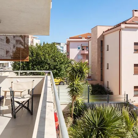 Modern With Terrace 4 Min Walk To The Apartmán Split