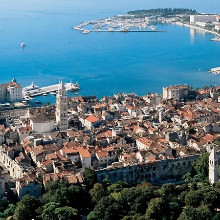 Apartamento Modern With Terrace 4 Min Walk To The *