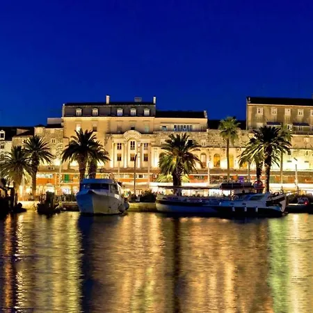 Apartamento Modern With Terrace 4 Min Walk To The *