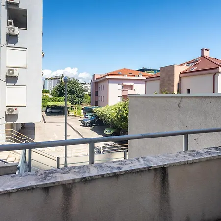 Modern With Terrace 4 Min Walk To The