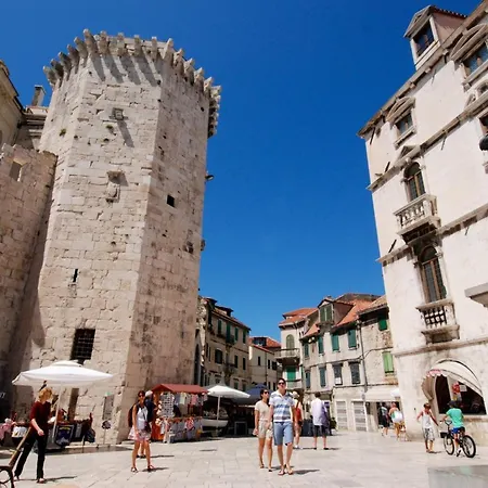 Modern With Terrace 4 Min Walk To The Apartamento Split