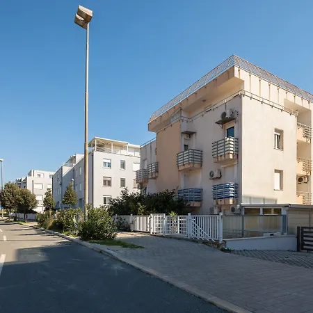 Modern With Terrace 4 Min Walk To The Apartamento