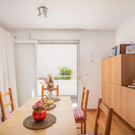 Apartment Modern With Terrace 4 Min Walk To The *