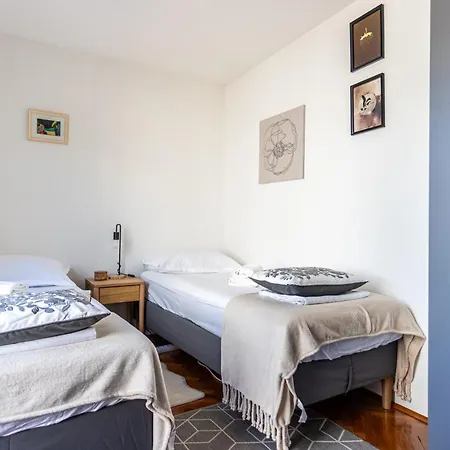 Modern With Terrace 4 Min Walk To The *